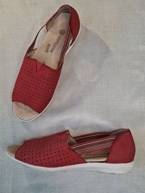 Remonte Soft perforated open-toe slip-on flat sandal in red leather EU 38 US 7.5